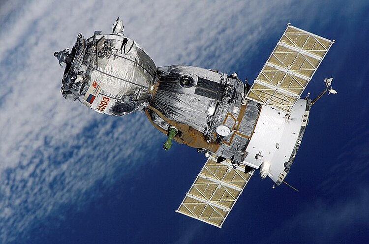 Soyuz_TMA-7_spacecraft2edit1