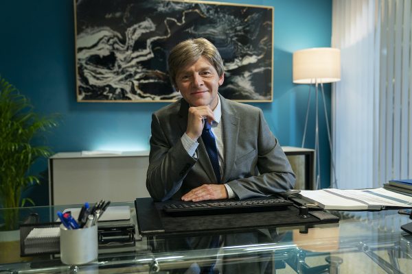 truth-seekers-simon-pegg-600x400