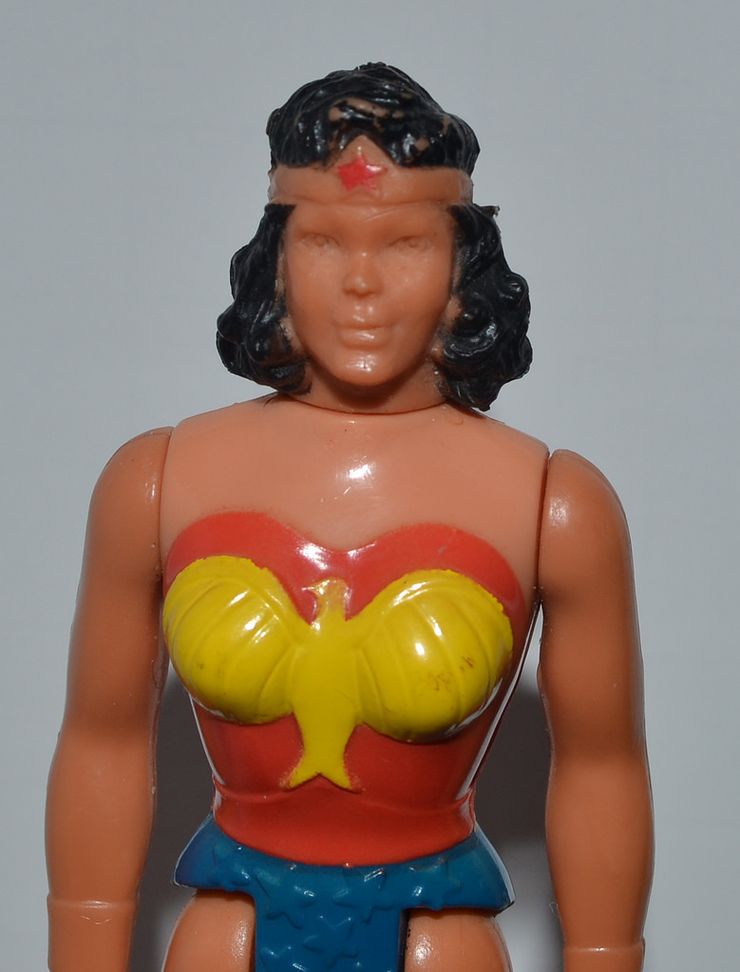 Wonder-Woman-Figure