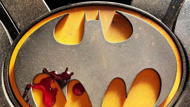 The-Flash-Andy-Muschietti-Bat-Symbol-Instagram-06-04-21-Featured-01